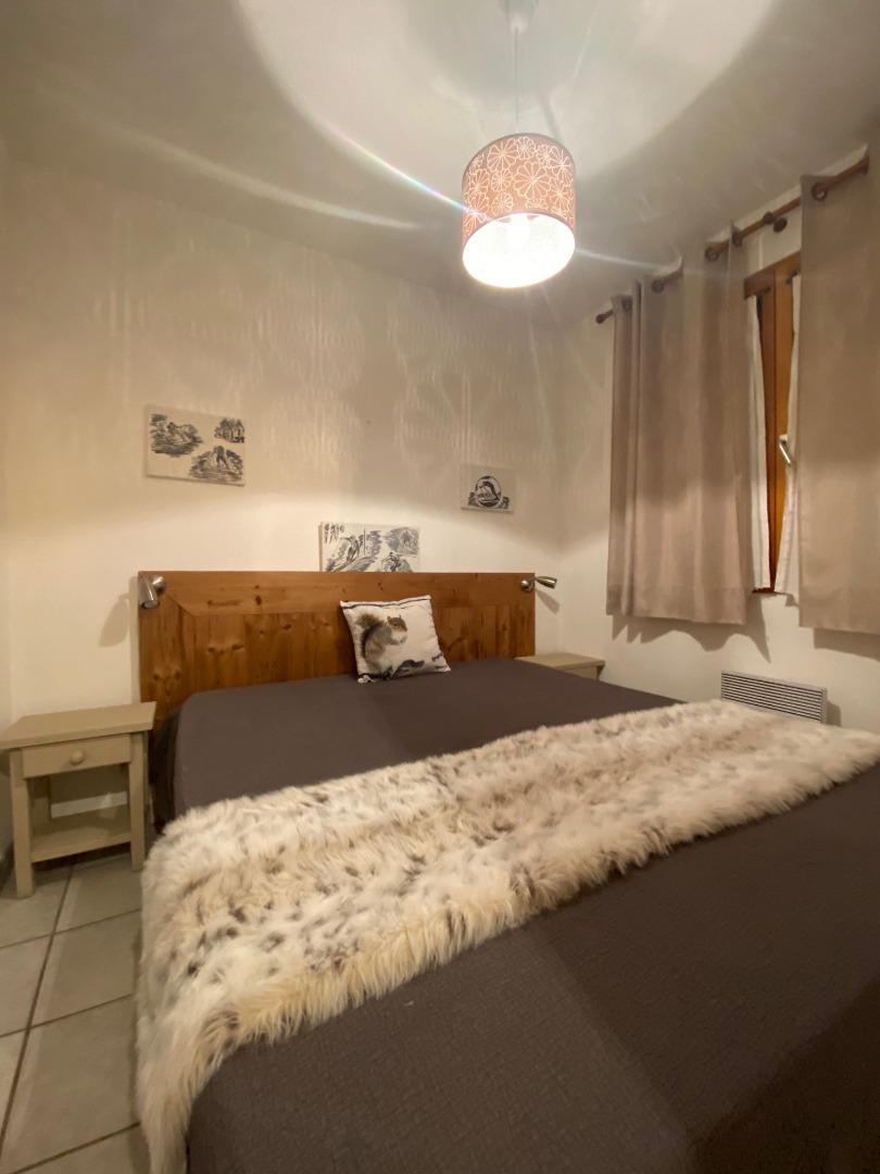 Chambre double avec grand lit en 160cm