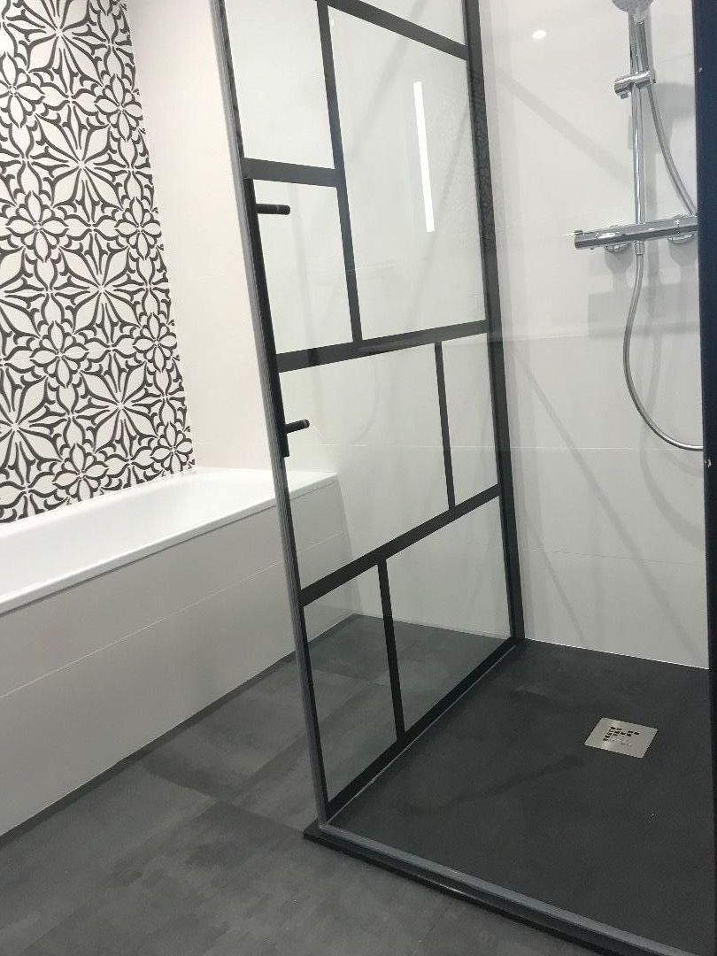 Salle de bain avec double vasque , douche et baignoire srparees