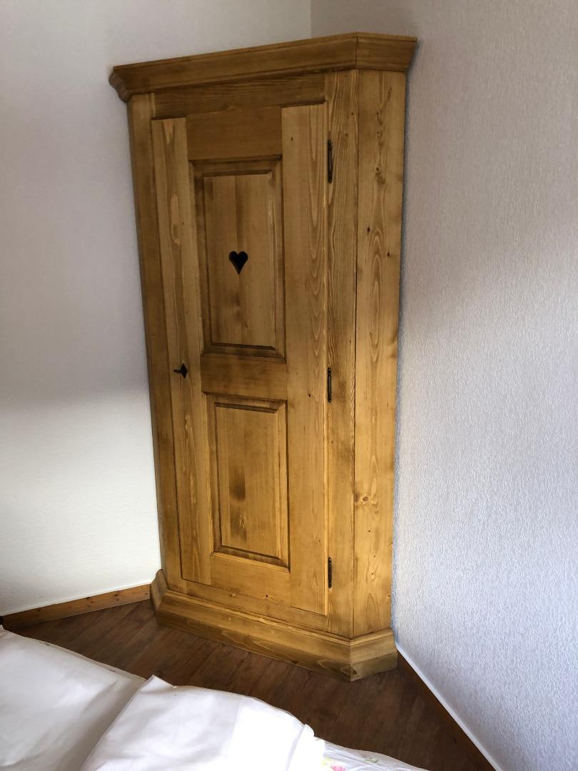 Bonnetière dans la chambre