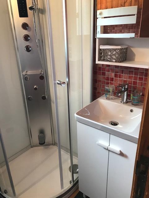 Salle de bains RDC : Douche cabine Hammam , multi jets de massage