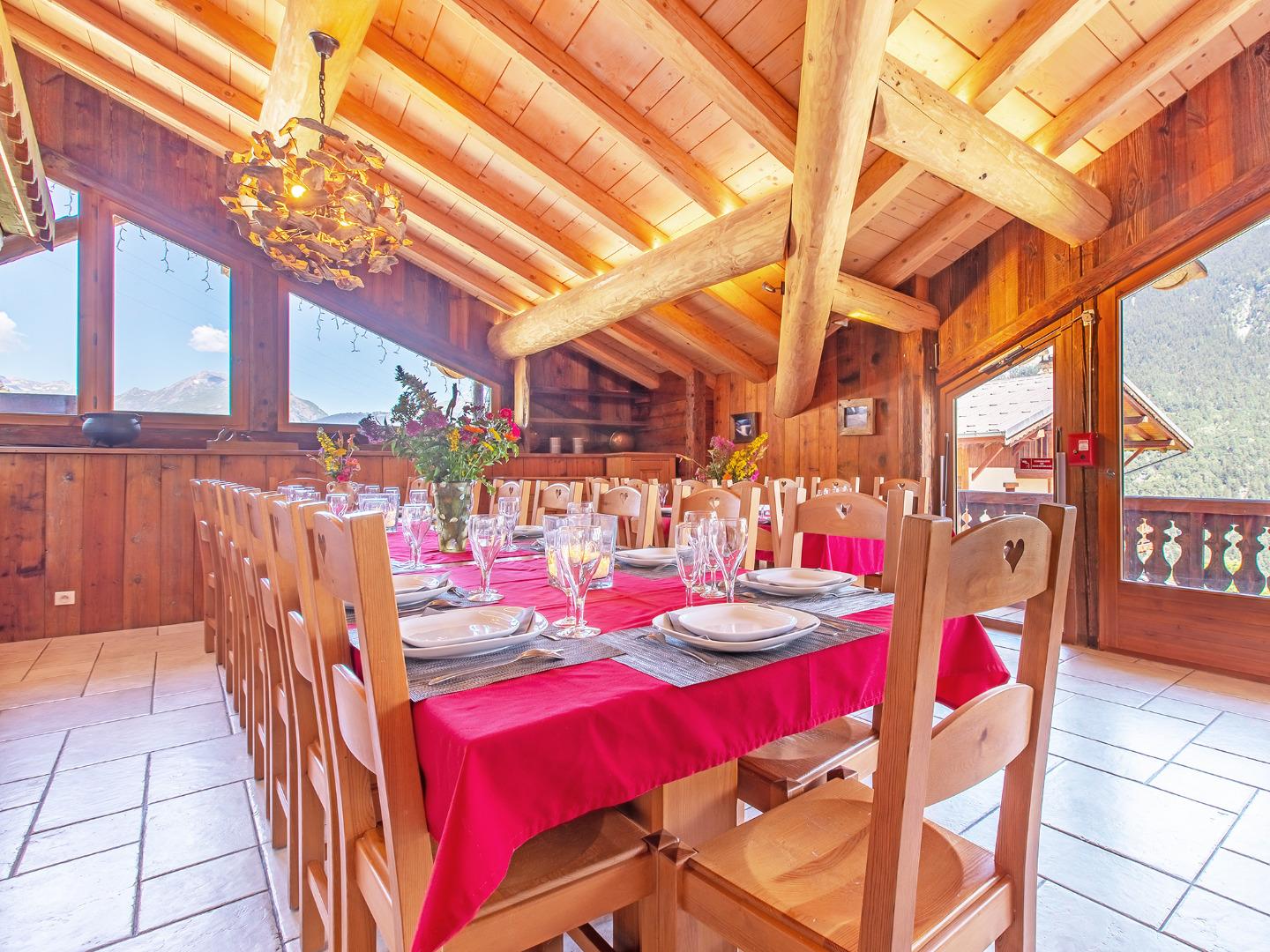 Chalet Père Marie - coin repas